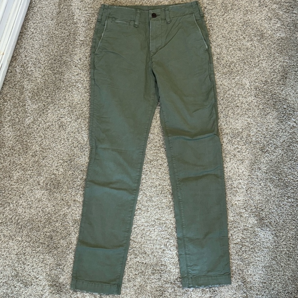 Men’s American Eagle 28/32 green slim chinos